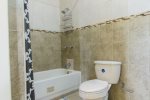 Kingston Jamaica Executive Vacation Rental - Second Bedroom en-suite Bathroom